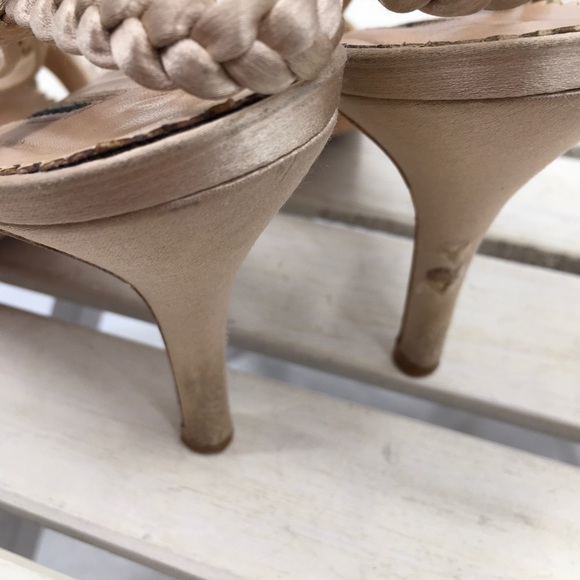 - ⬇️$225 Manolo Blahnik Heels 8 - Picture 12 of 16